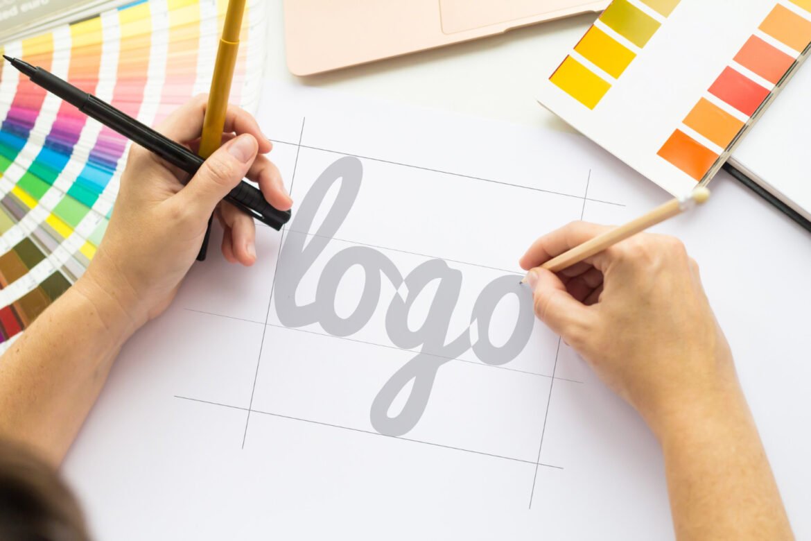 dibujar un logotipo a mano